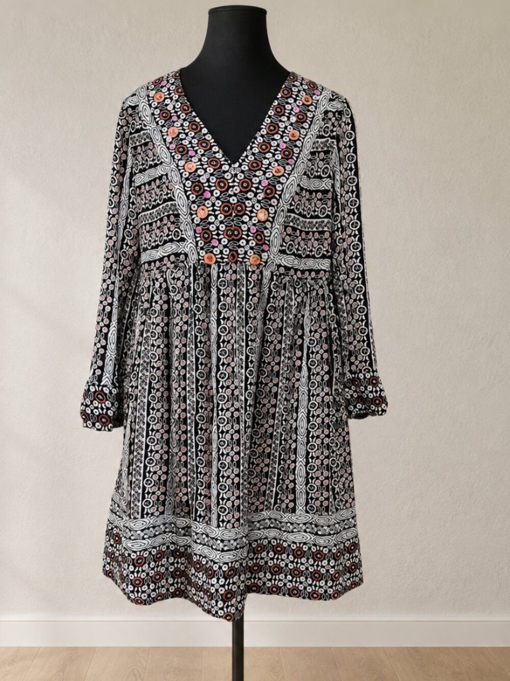 Anthropologie Maeve Naomi Embroidered Boho Cottage Tunic Dress Black Floral M
